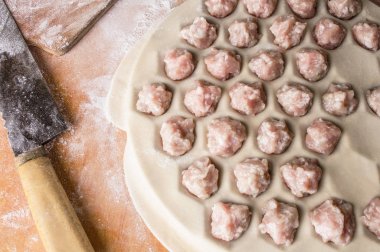 Ev yapımı et köfte - Rus mantı