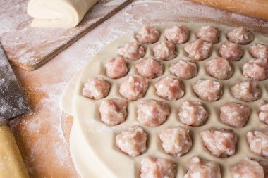 Ev yapımı et köfte - Rus mantı