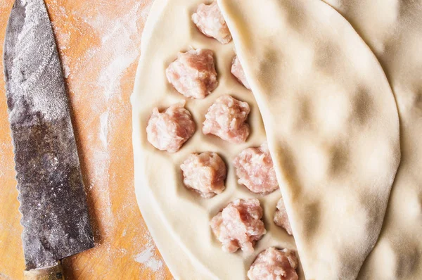 Domowe pierogi mięso - pelmeni rosyjski — Zdjęcie stockowe