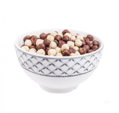 Beyaz arkaplanda izole edilmiş mısır topları olan kase