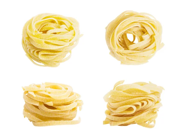 Ei-Pasta-Nest isoliert auf weißem Hintergrund — Stockfoto