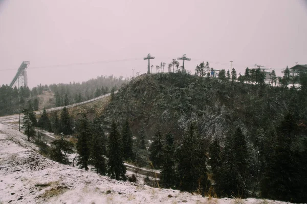 芬兰库沙莫 用缆车俯瞰山丘 — 图库照片