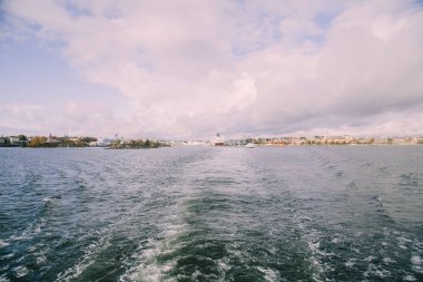 Gündüz Finlandiya 'da Helsinki şehrinden geçerek