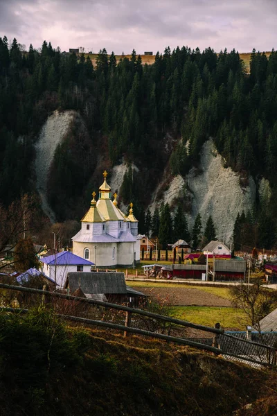 Putyla Köyündeki Eski Kilise Ukrayna — Stok fotoğraf