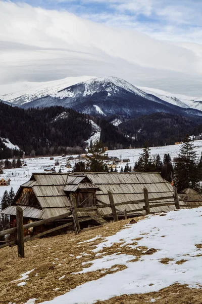 Pohled Obec Blízkosti Dzembronya Zimní Sezóně Ukrajina Cestovní Koncept — Stock fotografie