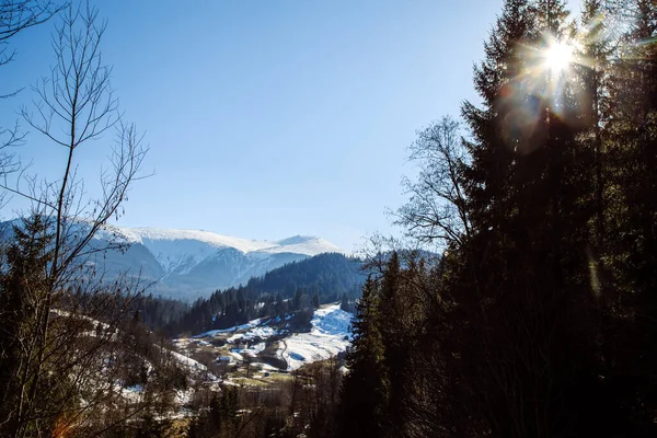 Vista Panorámica Las Montañas Bystrets Pueblo Temporada Invierno Ucrania — Foto de Stock