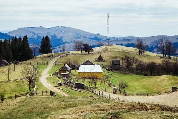 Горный Пейзаж Облаками Голубым Небом Украина — стоковое фото