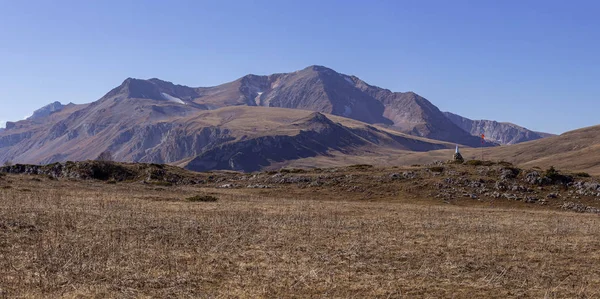 Paisagem Montanha Outono Dia Ensolarado Viagem Fim Semana Família Prados — Fotografia de Stock