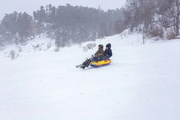 Maikop Adigeya Region Russische Föderation 2019 Winterurlaub Den Bergen Verschiedene — Stockfoto