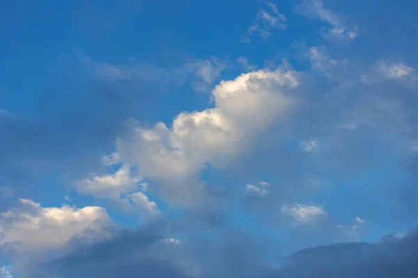 Nubes Firmamento Atardecer Claro Día Soleado — Foto de Stock