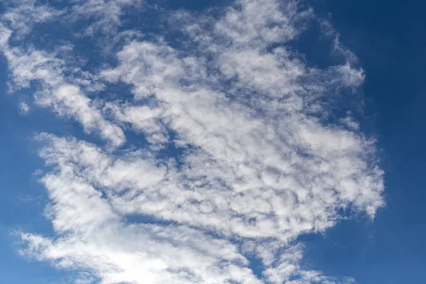 天空中的云彩 黄昏的落日 晴朗的阳光 — 图库照片