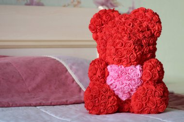 Kalpli güllerin ayısı