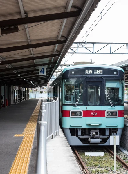 FUKUOKA, JAPÃO-NOV 24, ferrovias Nishitetsu, trem clássico em daz — Fotografia de Stock