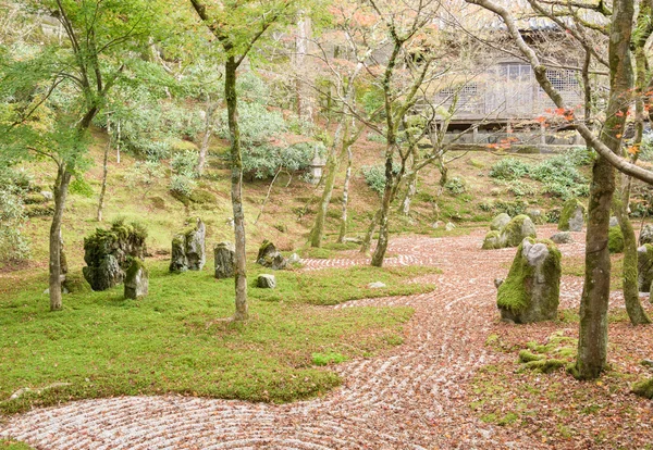Komyozenji templo jardín de roca trasera en la temporada de otoño —  Fotos de Stock