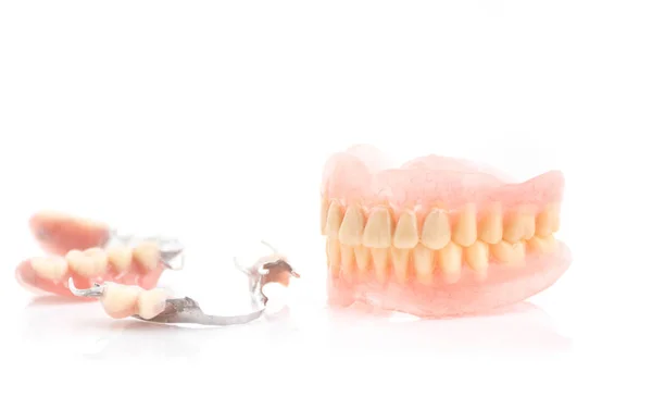 Dirty dentures,Tartar on full dentures and partial dentures on w — Stock Photo, Image