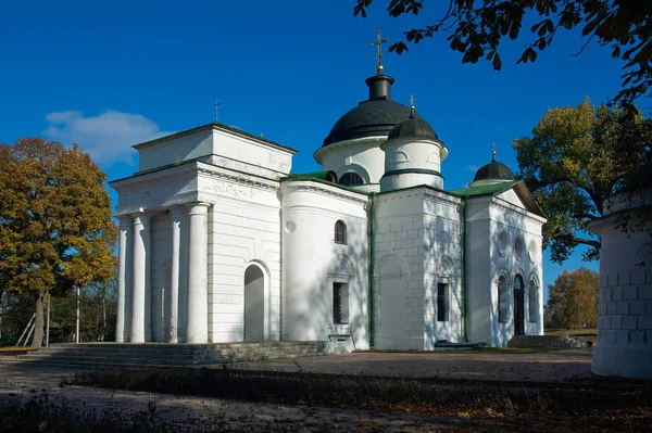Церковь в усадьбе Качановка Черниговской области Украина — стоковое фото