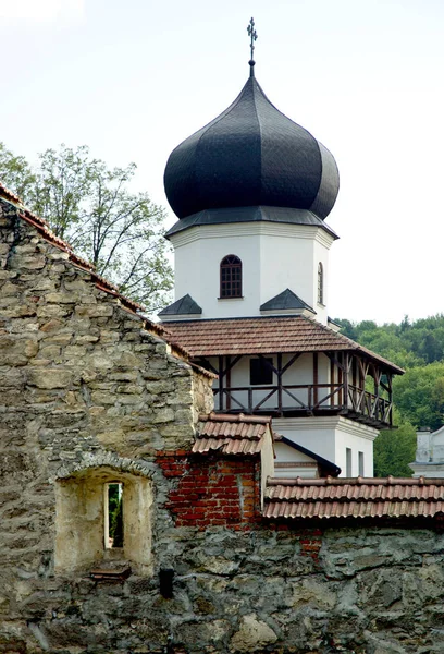 Taş duvarlar ile eski manastır