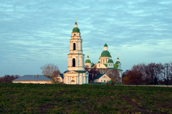 Old monastery under the cloudy sky — Stock Photo, Image