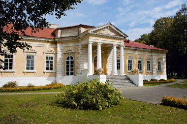 Manor güneşli günde klasik tarzda