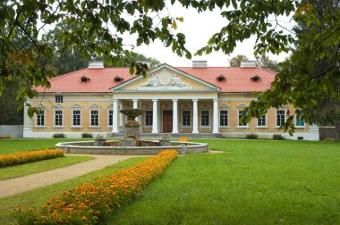 Manor bulutlu gün klasik tarzda