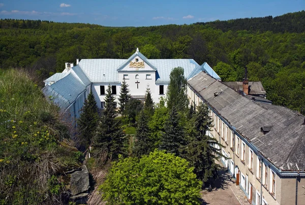 Old palace in summer on a sunny day — Stock Photo, Image