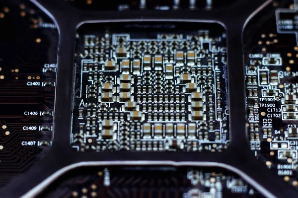 Close Macro Elektronisch Systeem Met Geïntegreerde Schakelchip Condensatoren Oude Plank — Stockfoto