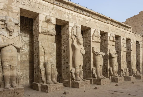 Statues Colonnes Ramessides Dans Première Cour Temple Mortuaire Ramsès Iii — Photo