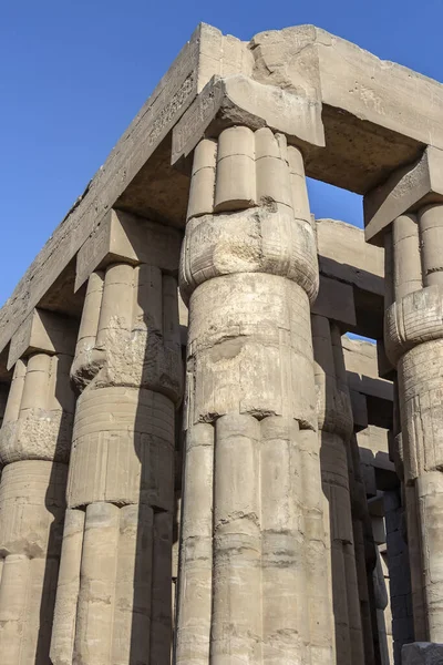 Колоннада Аменхотепа Iii Форме Папируса Храме Луксора — стоковое фото