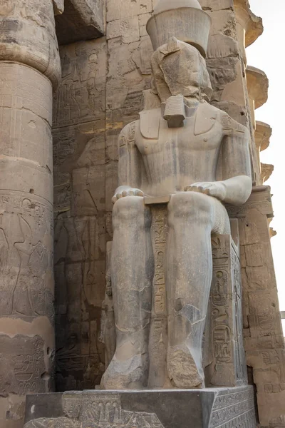 Kolosalne Siedzące Postacie Deified Ramzesa Luxor Temple — Zdjęcie stockowe