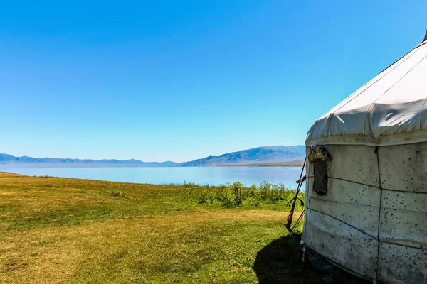 Yurta Los Nómadas Kazajos Junto Lago Sayram Xinjiang China — Foto de Stock