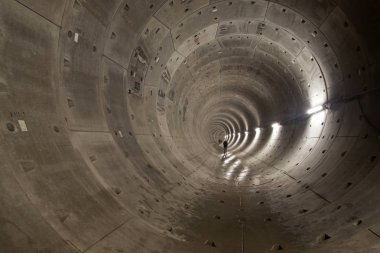 Yuvarlak bir beton metro tüpün soyut fotoğraf