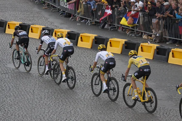 Parijs Frankrijk 2017年7月23日 骑车者克里斯 Froome 与黄色毛衣骑香榭丽舍大街 他成为冠军的巡回法国 — 图库照片