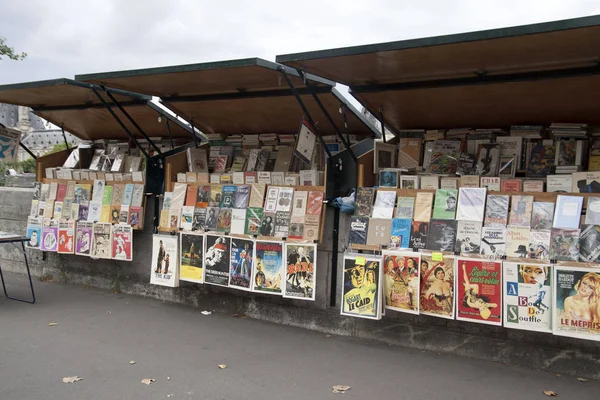 Curiosa Paris turistler için