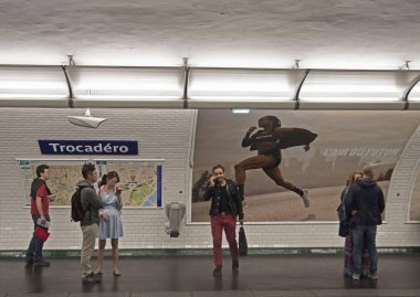 Vintage metro istasyonu Paris