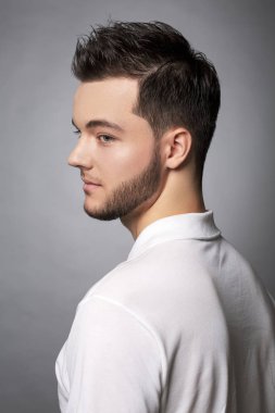 Yakışıklı genç moda model adam portresi. Çekici adam yüz c
