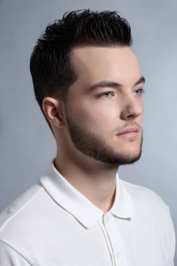 Yakışıklı genç moda model adam portresi. Çekici adam yüz c