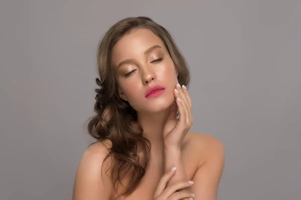 Portrét krása modelu s trendy make-up. Módní vysoce lesklé — Stock fotografie