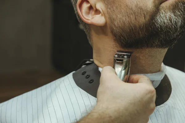 Details of trimming. Shaving a beard to a client in a barbershop — Stock Photo, Image