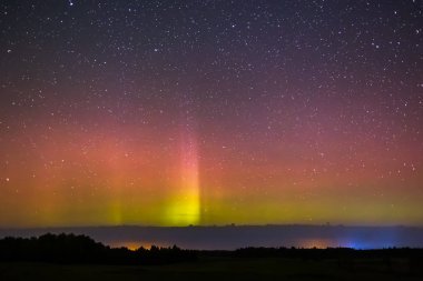 Aurora borealis parlak renkler