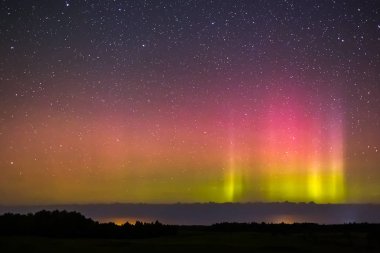 Aurora borealis parlak renkler