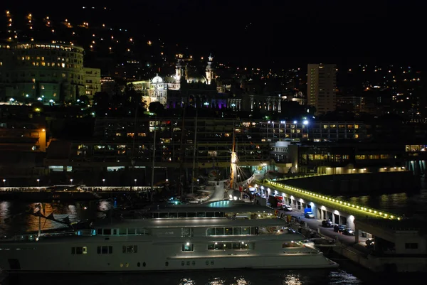 Ночной город Монако — стоковое фото