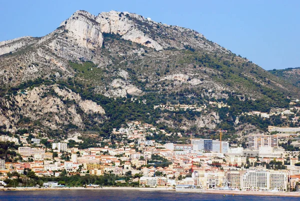 Veduta del Principato di Monaco, Monte Carlo dal mare arguzia — Foto Stock