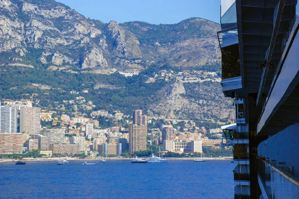 Vista del principado de Mónaco, Monte Carlo desde el mar — Foto de Stock