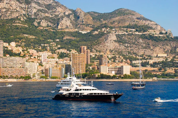 Вид на морской порт и город Монте-Карло в Монако — стоковое фото