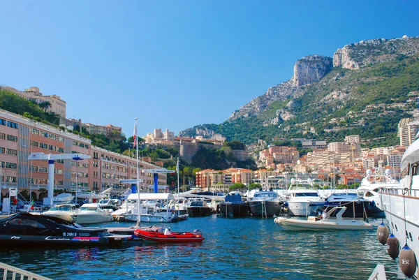 Veduta del Palazzo del Principe di Monaco in riva al mare — Foto Stock