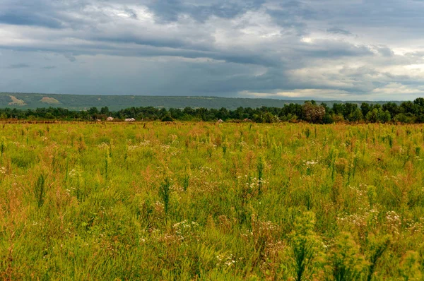 Bulutlu mavi gökyüzü