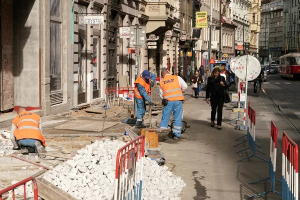 Construction workers in Prague — Stock Photo, Image