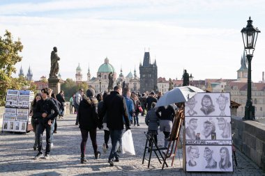 Prag 'daki Charles Köprüsü