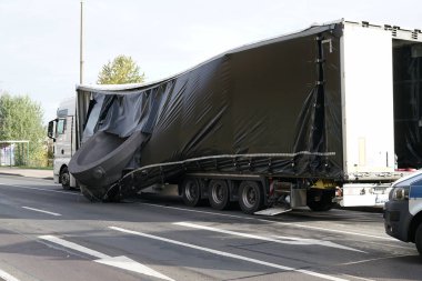  Bir ağır yük taşıyıcı kaza