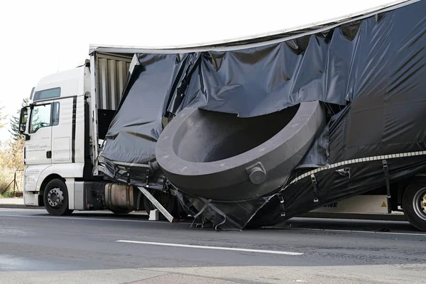 Accident of a heavy load transporter — Stock Photo, Image